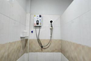 Salle de bains dans l'établissement Garden house in Aonang