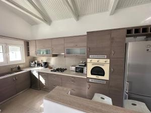 Billede fra billedgalleriet på Ocean Waves - Alykes Beach i Dhrosiá