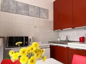 A kitchen or kitchenette at Casa Viola di Maria Gabriella, San Vito a 25 minuti da Costa Rey e Villasimius