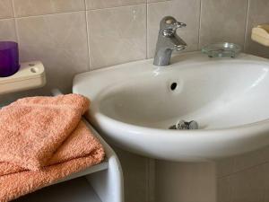 A bathroom at Casa Viola di Maria Gabriella, San Vito a 25 minuti da Costa Rey e Villasimius