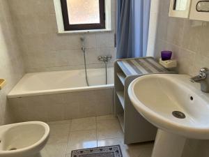 A bathroom at Casa Viola di Maria Gabriella, San Vito a 25 minuti da Costa Rey e Villasimius