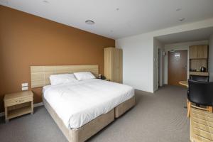 Postel nebo postele na pokoji v ubytování Manha Hotel Auckland Airport
