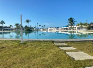 Bazén v ubytování Relajante villa cerca de la playa nebo v jeho okolí