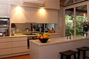 Η κουζίνα ή μικρή κουζίνα στο Zama - Wongaling Beach - Beachfront Townhouse