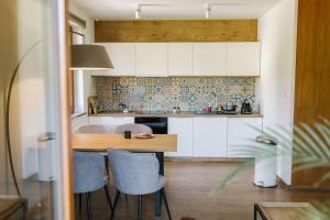 Kuchyňa alebo kuchynka v ubytovaní Villa Monica Apartamenty