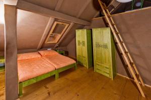 a bedroom with green doors and a bed in a room at Ekocentrum DOTEK in Horn&iacute; Mar&scaron;ov