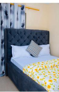 Postel nebo postele na pokoji v ubytování Mella home Arusha