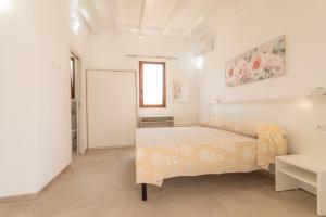 Кровать или кровати в номере Appartamenti Costanza