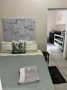 En eller flere senge i et værelse på Kuntuala House