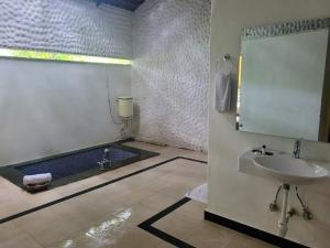 Tuli Veer Bagh Resort的一间浴室