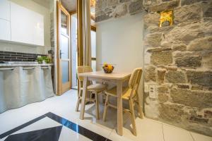 Η κουζίνα ή μικρή κουζίνα στο Hidden Luxury Residence 2BR with terrace +64 φωτογραφίες