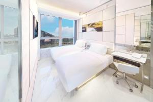 Voodi või voodid majutusasutuse Regala Skycity Hotel toas