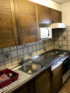 Η κουζίνα ή μικρή κουζίνα στο Haus Opal,Wohnung 21 +10 φωτογραφίες