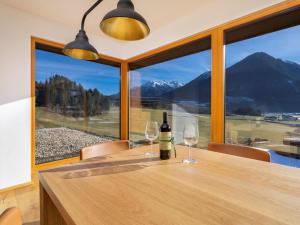 Billede fra billedgalleriet på Exclusive chalet with sauna and glacier view i Neukirchen am Großvenediger