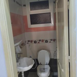 a small bathroom with a toilet and a sink at شقة مفروشة سوبر لوكس للايجار in Cairo