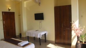 TV a/nebo společenská místnost v ubytování kollanoor guest house