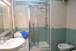 A bathroom at Casa Mare Blue Még 11 kép