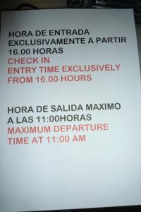 een stuk papier met een opschrift erop bij APARTAMENTO LOS ABEDULES in Santander