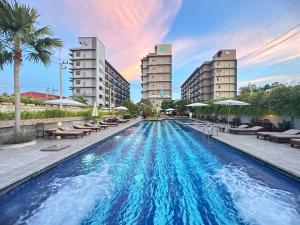 Bazén v ubytování Mangrove Prestige Hotel nebo v jeho okolí