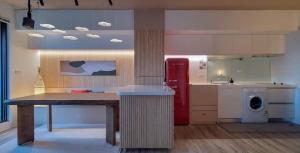 A cozinha ou kitchenette de 浮雲投影海景溫泉