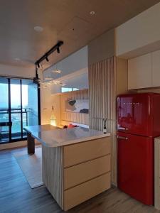 A cozinha ou kitchenette de 浮雲投影海景溫泉