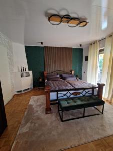 Postel nebo postele na pokoji v ubytování Ferienwohnung Waldliebe Hinterweidenthal