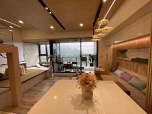 A cozinha ou kitchenette de 浮雲投影海景溫泉