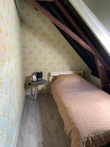 a bedroom with a bed and a side table at B&B Hoogstraat in Dokkum
