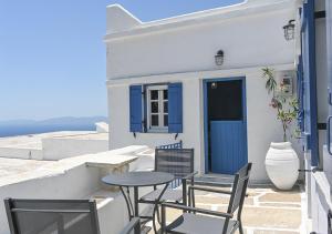 En balkon eller terrasse på Josephine's Kardiani House