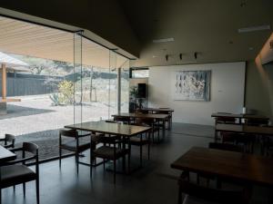 Naoshima Ryokan Roka餐厅或其他用餐的地方