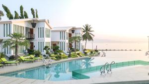 an image of a swimming pool at a resort at Vannee Golden Sands Beachfront Resort in Haad Rin