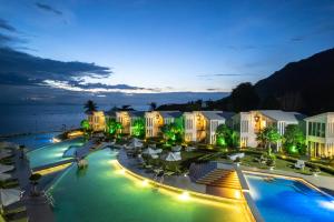 a resort with a pool at night at Vannee Golden Sands Beachfront Resort in Haad Rin