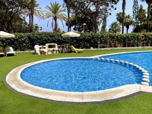 Bazén v ubytování Primera línea de mar con terraza ático en Magic World - Marina Dor nebo v jeho okolí
