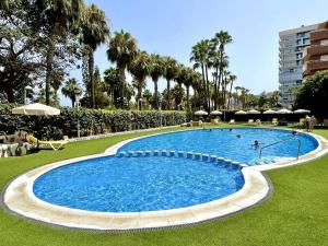 Bazén v ubytování Primera línea de mar con terraza ático en Magic World - Marina Dor nebo v jeho okolí