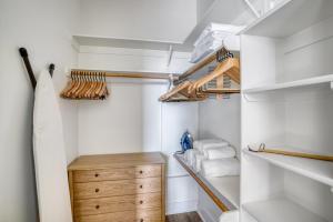 Voodi või voodid majutusasutuse Downtown 1br w gym deck wd nr 6th St bars ATX-20 toas