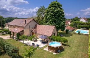 an aerial view of a house with a swimming pool at The Barn at Les Chouettes in Trémolat