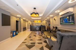 TV a/nebo společenská místnost v ubytování Comfort Suites Hotel