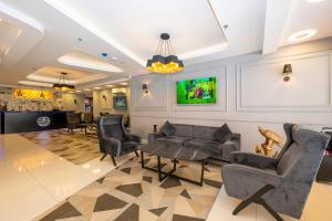 Posezení v ubytování Comfort Suites Hotel