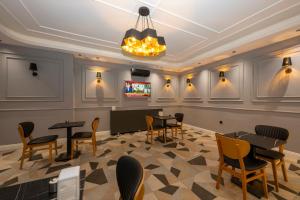 TV a/nebo společenská místnost v ubytování Comfort Suites Hotel