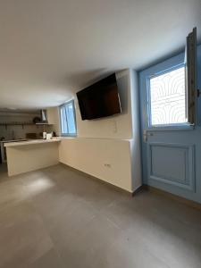 Et tv og/eller underholdning på Cycladic Stone House