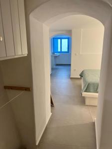 En eller flere senge i et værelse på Cycladic Stone House