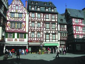a group of half timbered buildings in a city at Ferienwohnung An der Traumschleife in Horath
