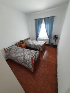 a bedroom with two beds and a window at Indie7house in Pano Lefkara
