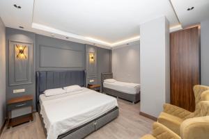 Postel nebo postele na pokoji v ubytování Comfort Suites Hotel