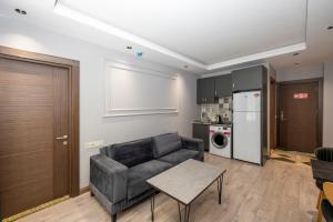 Kuchyň nebo kuchyňský kout v ubytování Comfort Suites Hotel