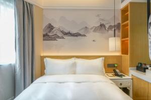 Postel nebo postele na pokoji v ubytování Paco Hotel Shenzhen Luohu Port