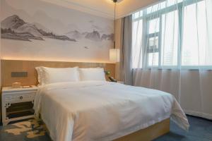 Postel nebo postele na pokoji v ubytování Paco Hotel Shenzhen Luohu Port