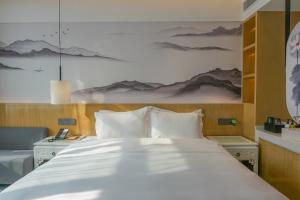 Postel nebo postele na pokoji v ubytování Paco Hotel Shenzhen Luohu Port