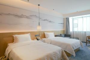 Postel nebo postele na pokoji v ubytování Paco Hotel Shenzhen Luohu Port