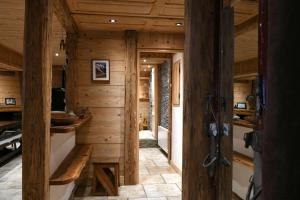 a hallway in a log cabin with wooden walls at Le Vallorcin, chalet le Sizeray - Mont Blanc in Vallorcine